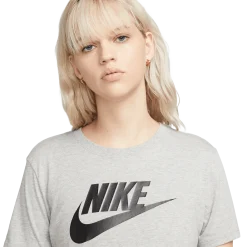 NIKEnsw tee essntl w